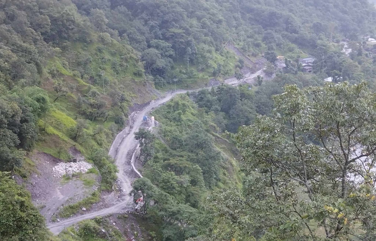 ग्रामीण सडक अवरुद्ध हुँदा सास्ती